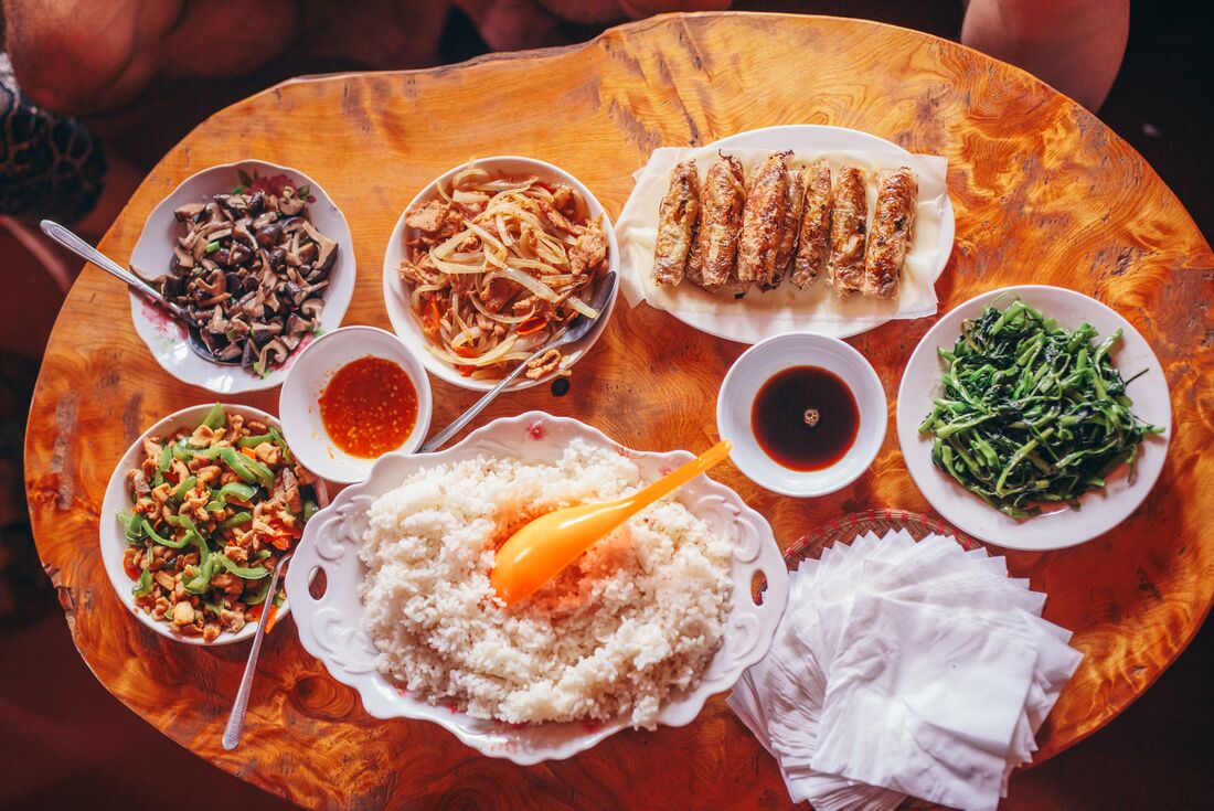Bowls of food laid out for a lunch stop on a hike in Sapa