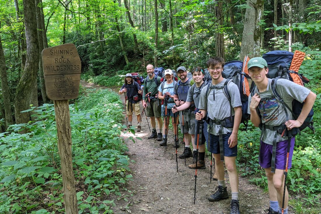Group photo before starting on the trail