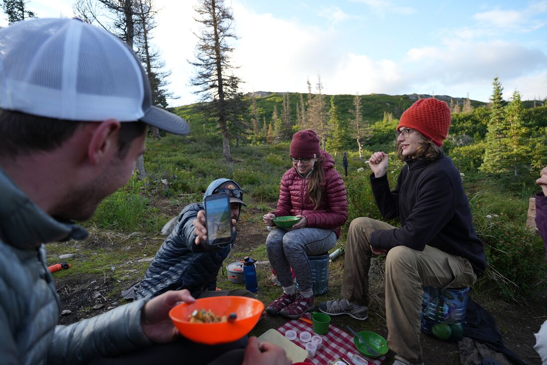 Sharing phoots over breakfast before a good day's trek